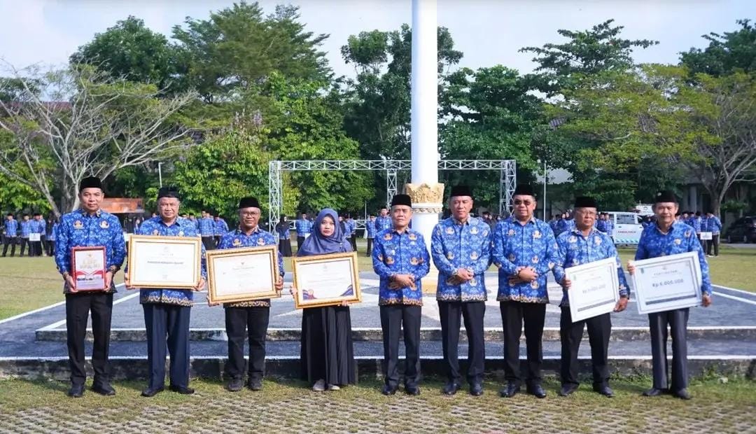 WhatsApp-Image-2026-08-19-at-11.12.25 Wabup Ardani Serahkan Piagam Adhi Manawa Nugraha Pratama pada Apel Gabungan 2026