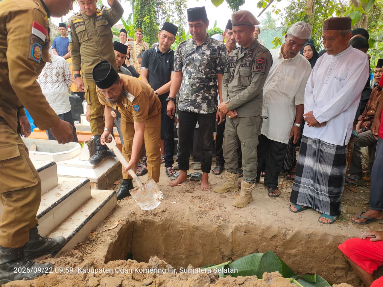 WhatsApp-Image-2026-09-22-at-13.07.11-1 Pemkab OKI Makamkan PNS Inspektorat Secara Kedinasan